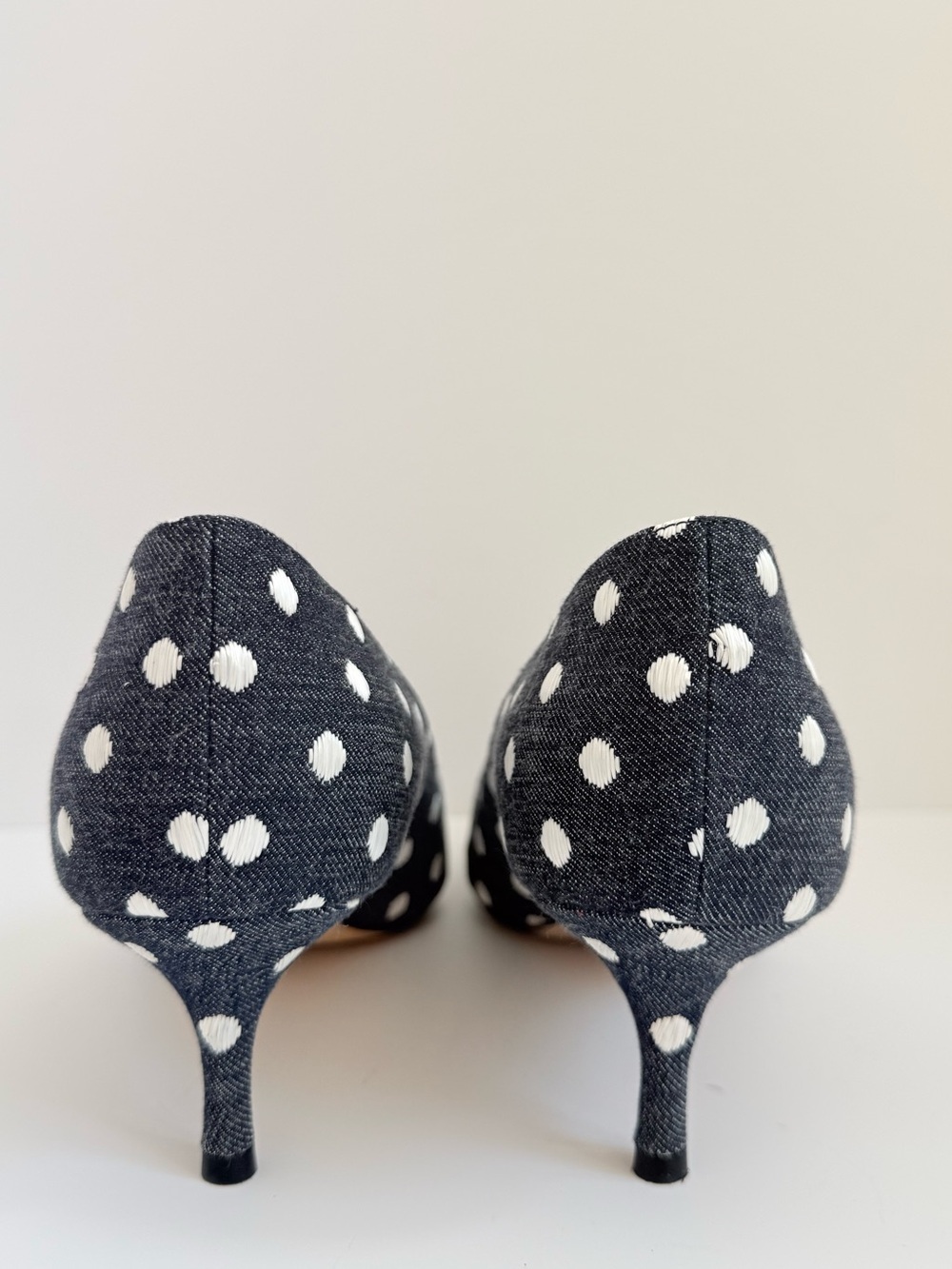 Manolo Blahnik BB 50 Dark Navy Denim White Polka Dot Kitten Heel Pumps EU 39 - Picture 5 of 8